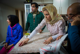 او آخرین عضو خانواده پنج نفری خود است.